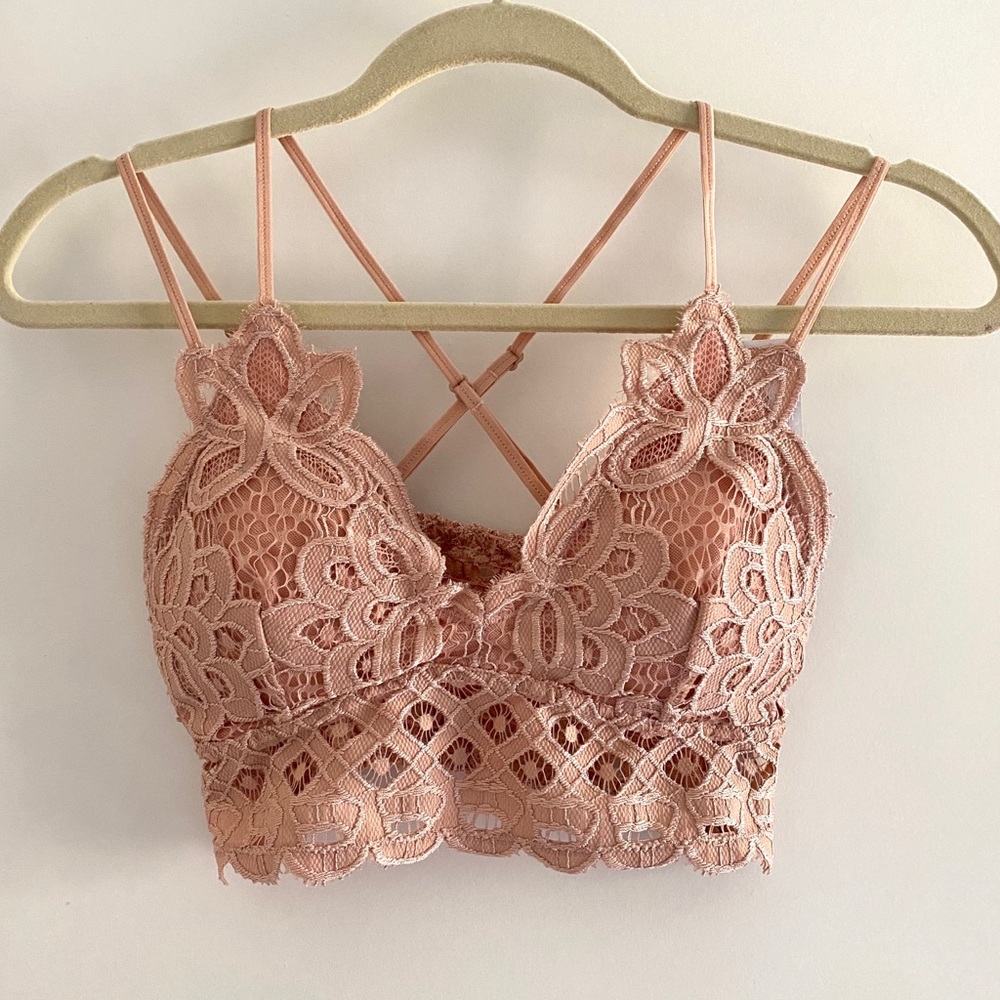 Anemone crochet / lace bralette Rose